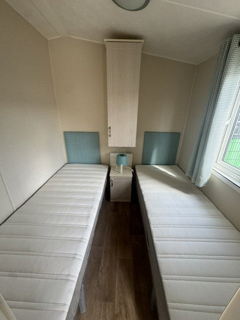 **Kunststof chalet met mudden woonkamer en 3 slaapkamers 26.950,-**