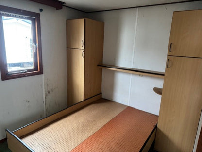 ** Canexel chalet 10 x 4 2 slaapkamers ideaal voor de handyman 7950,-**